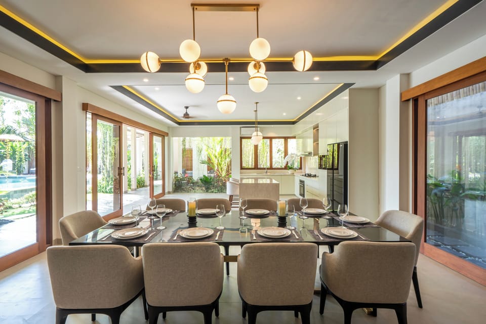 Dining room/table 