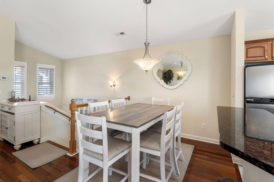 CLP112D: Bay Dream Believer | Top Level Dining Area