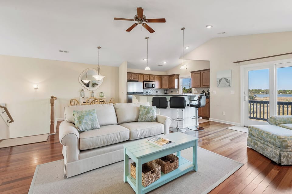 CLP112D: Bay Dream Believer | Top Level Living Area