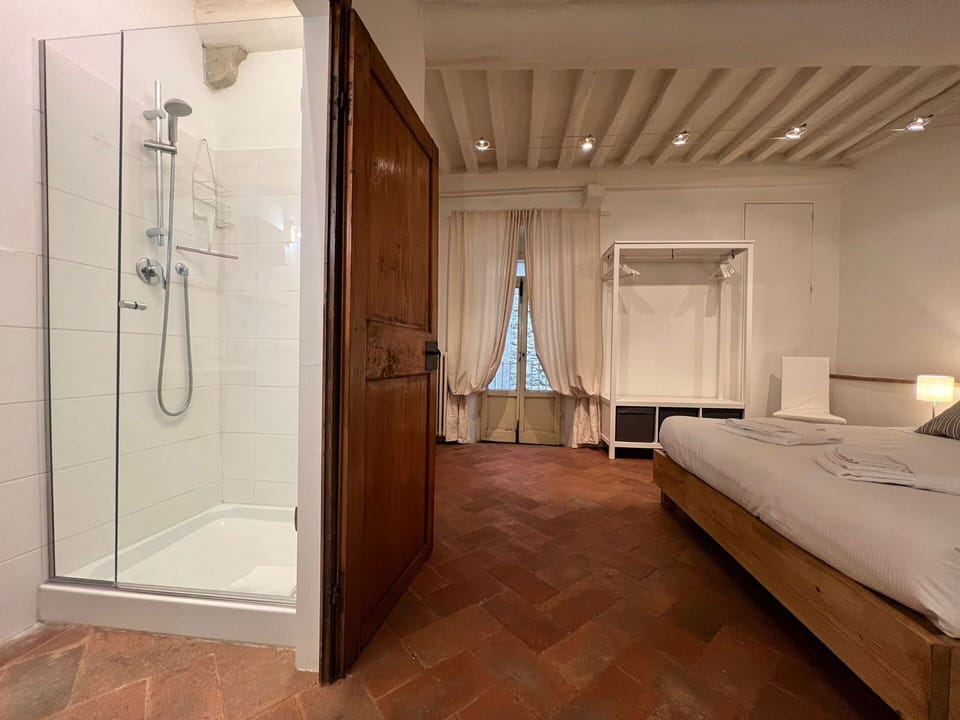 Double bedroom and bathroom