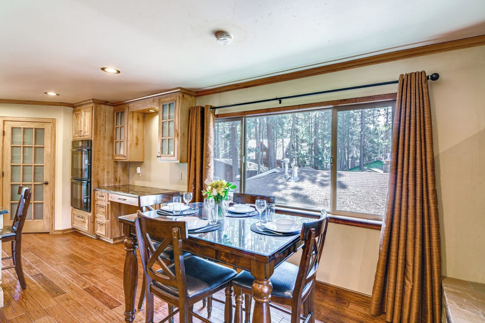 Dining Table | Main Level