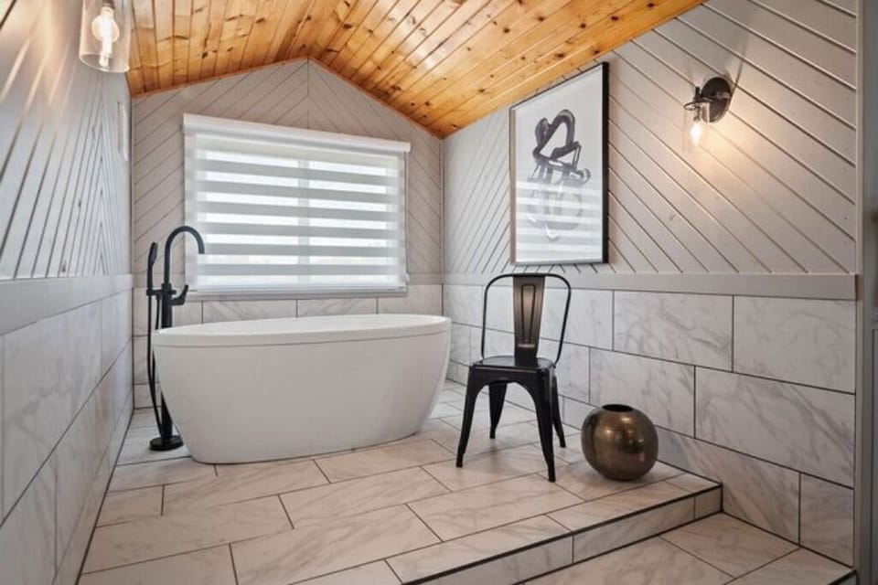 e7df0434-4582-46f3-ba2f-b8d5d31b9634