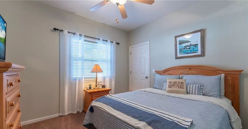 Queen bedroom