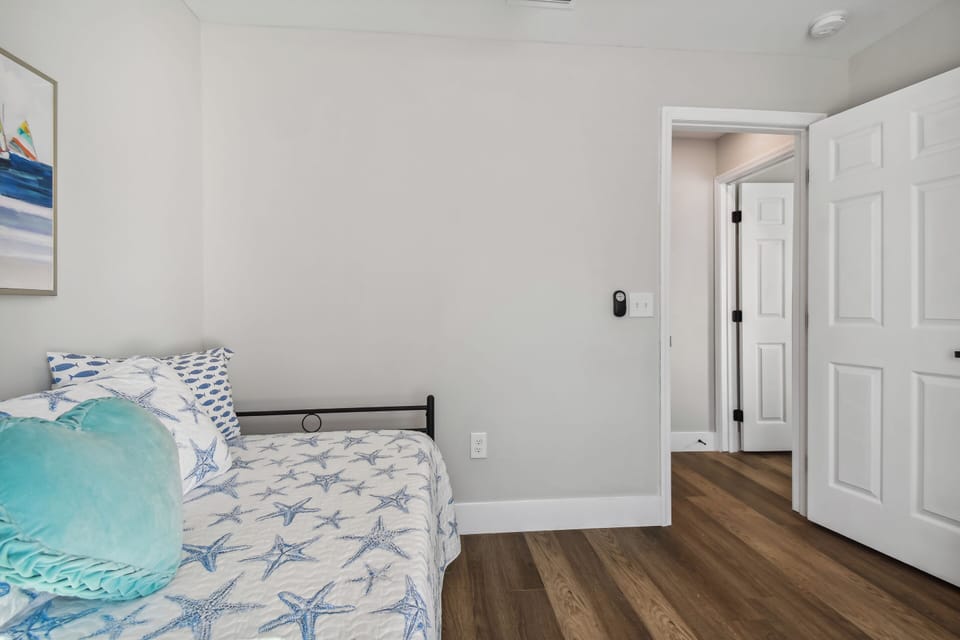 Second bedroom