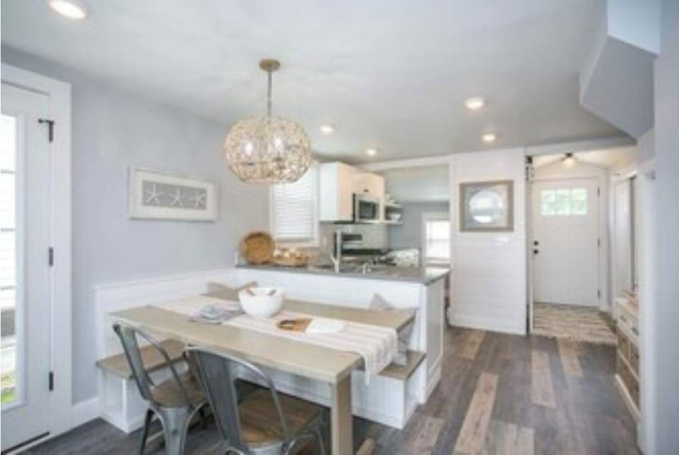 Dinette / Kitchen
