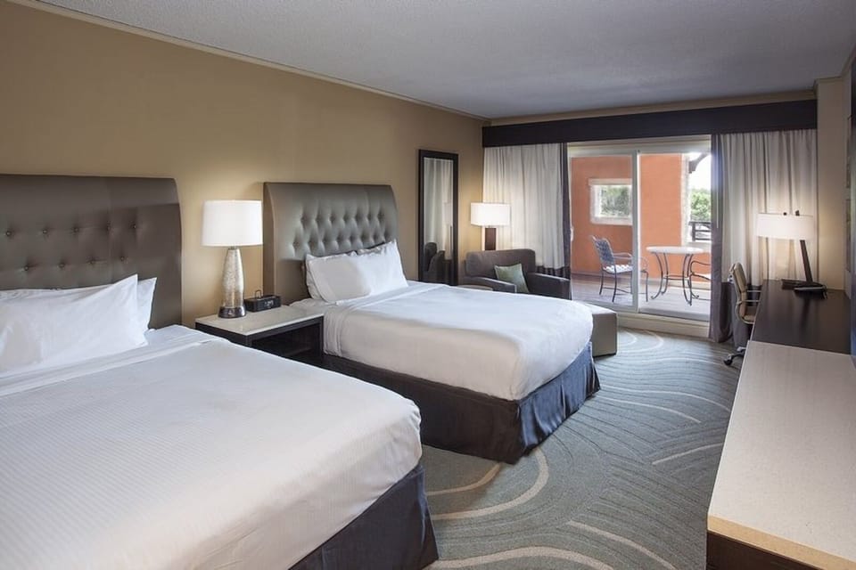 2 Queen size beds