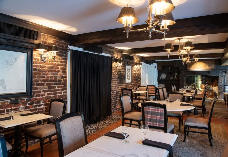 Onsite bar (Wed & Thu: 5 PM - 12 AM, Fri & Sat: 5 PM - 2 AM, Sun - Tue CLOSED)