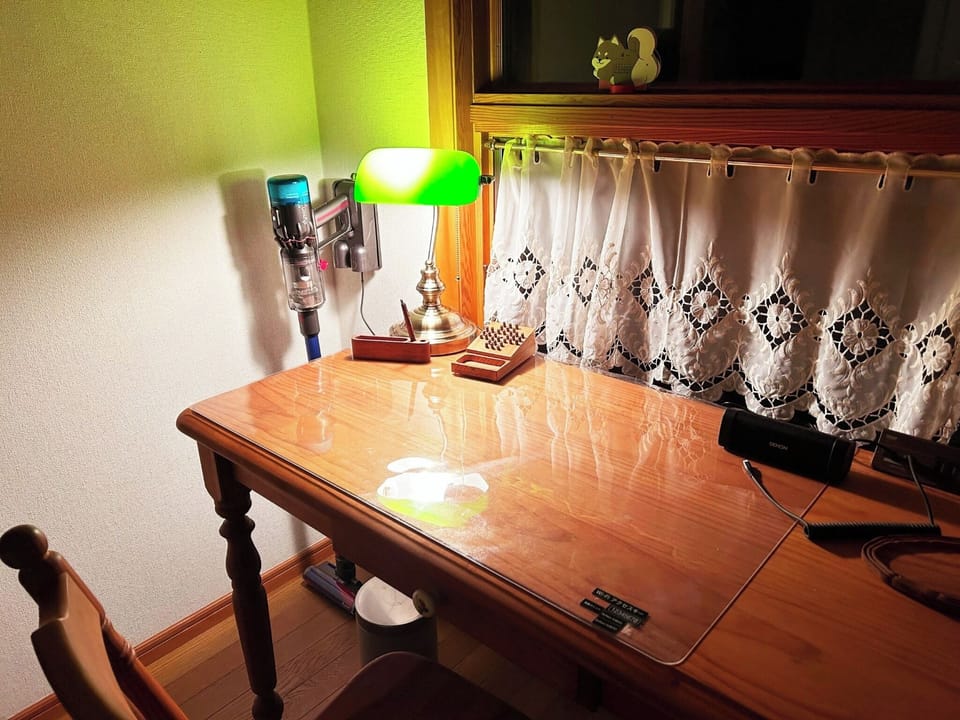 ・[Working room] Equipped with a desk and Wi-Fi. Can also be used for workcation.
