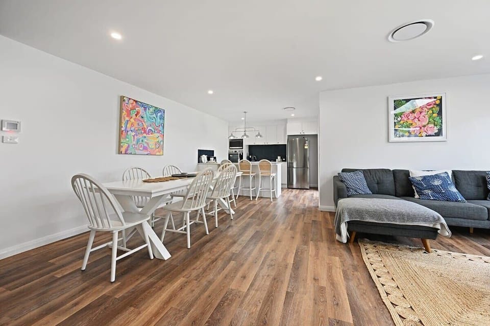 Living Area + Smart TV