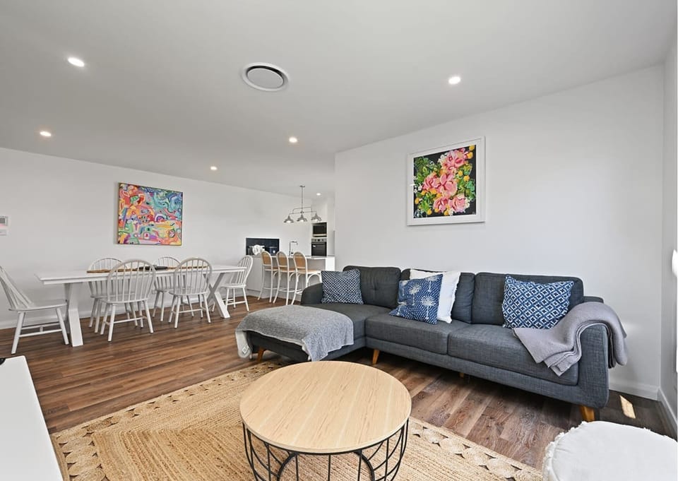 Living Area + Smart TV