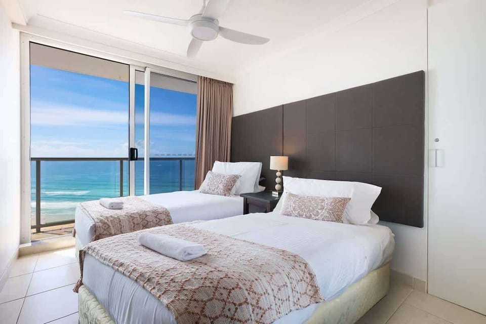 Bedroom 2 - 2 Single Beds