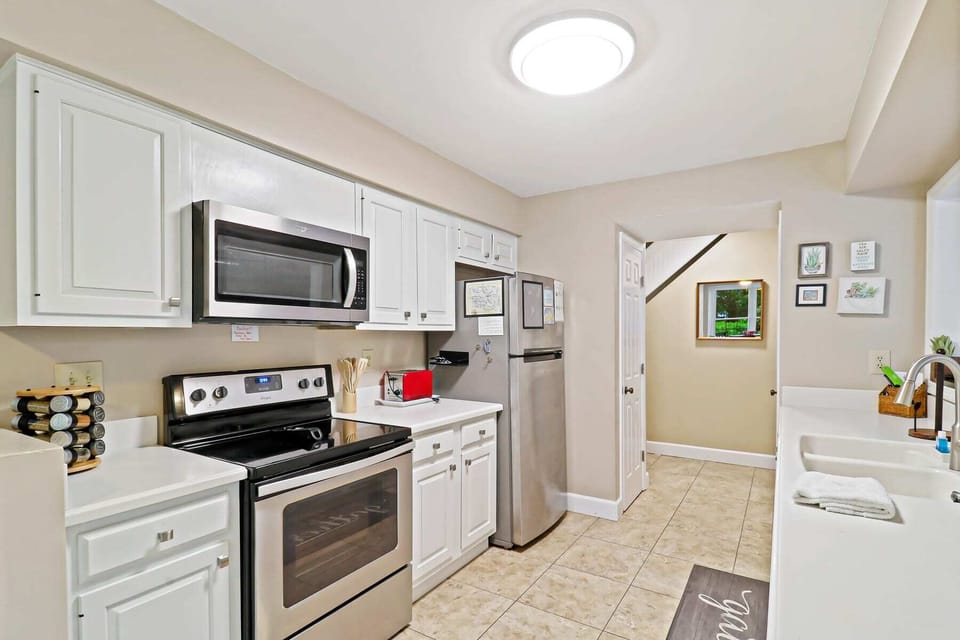 Cookware & Dishware Included
