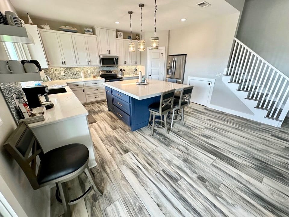 Entry view to Kitchen