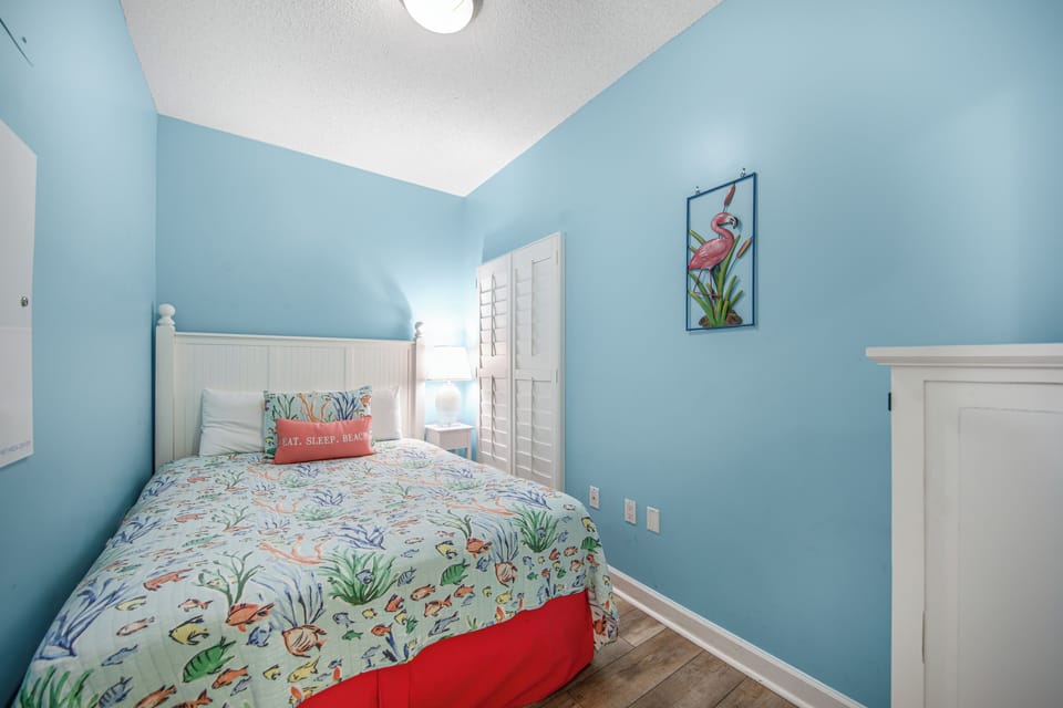 Queen Bed in the 4th Bedroom