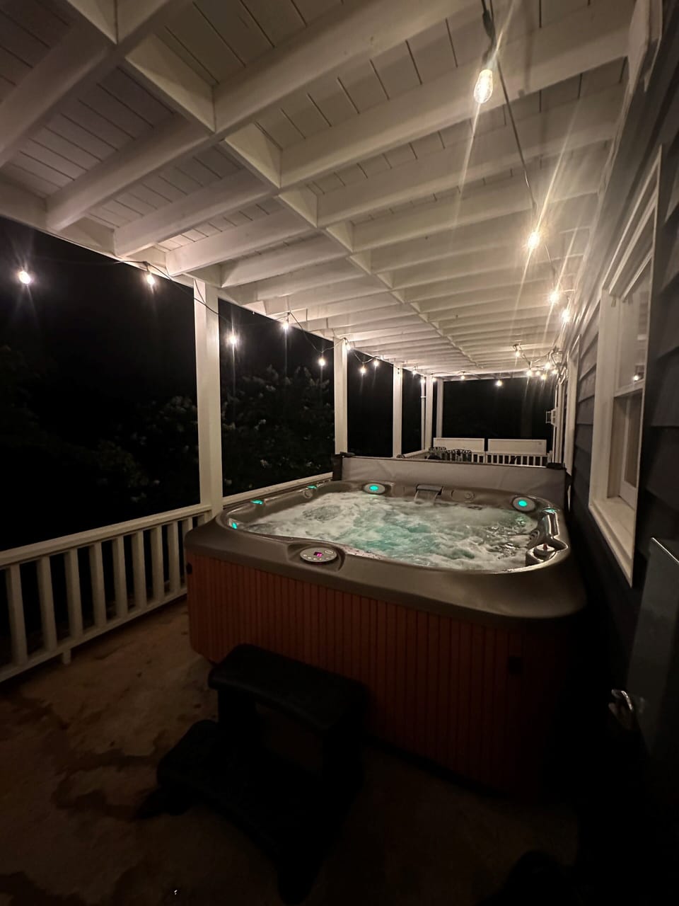 River Sound_Hot Tub_Enchanted MountainRetreats