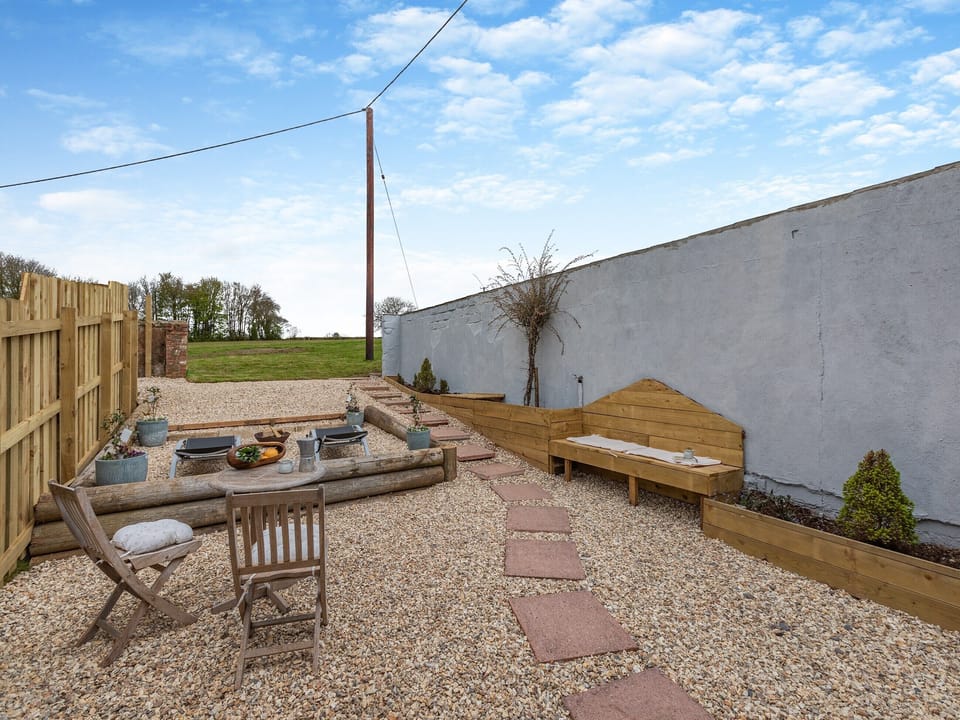 Sitting-out-area | The Byre - Cleve Farm Retreats, Churchstanton, near Taunton