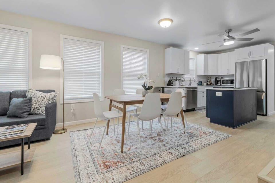 Seamless flow: our open layout enhances comfort and versatility!