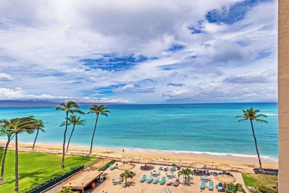 The ocean is calling from Royal Kahana 714 private lanai.
