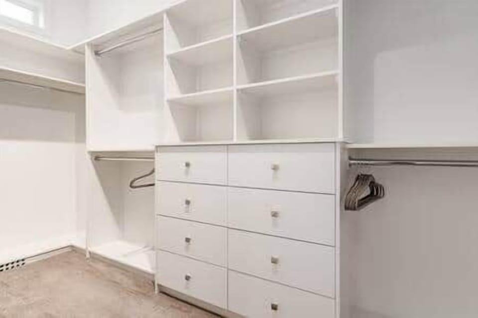 Walk-in Closet to unpack in
