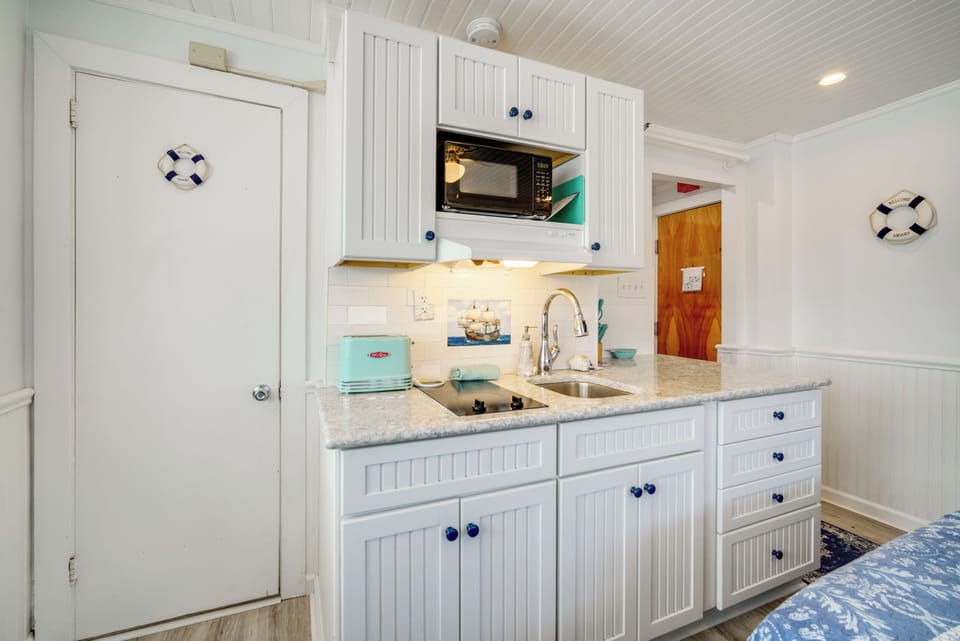Studio | Kitchenette | Cooking Basics