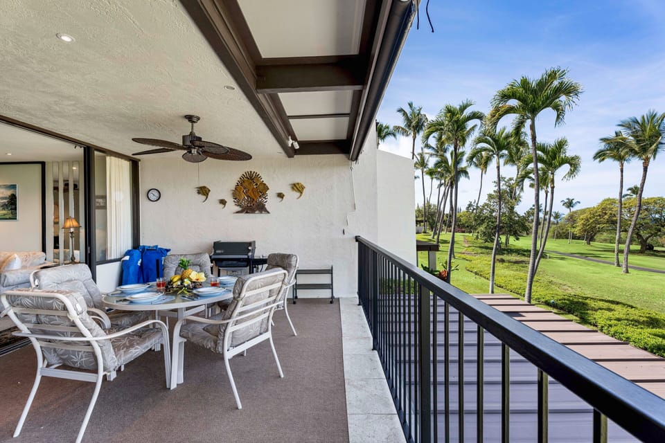 Spacious lanai with Ceiling Fan