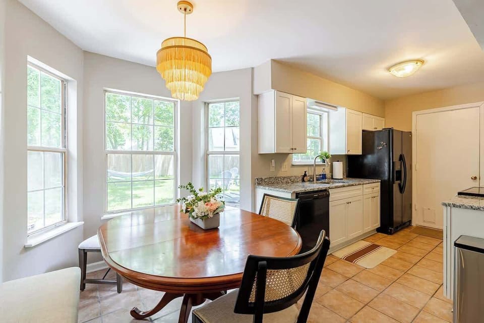 Allow the sunshine to fill out the space. Large glass windows allow for plenty of natural light.