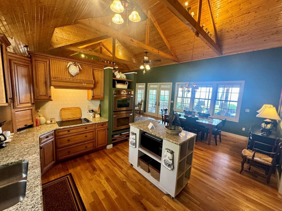 Fully equipped kitchen with all you should need to host /cook a large family gathering.