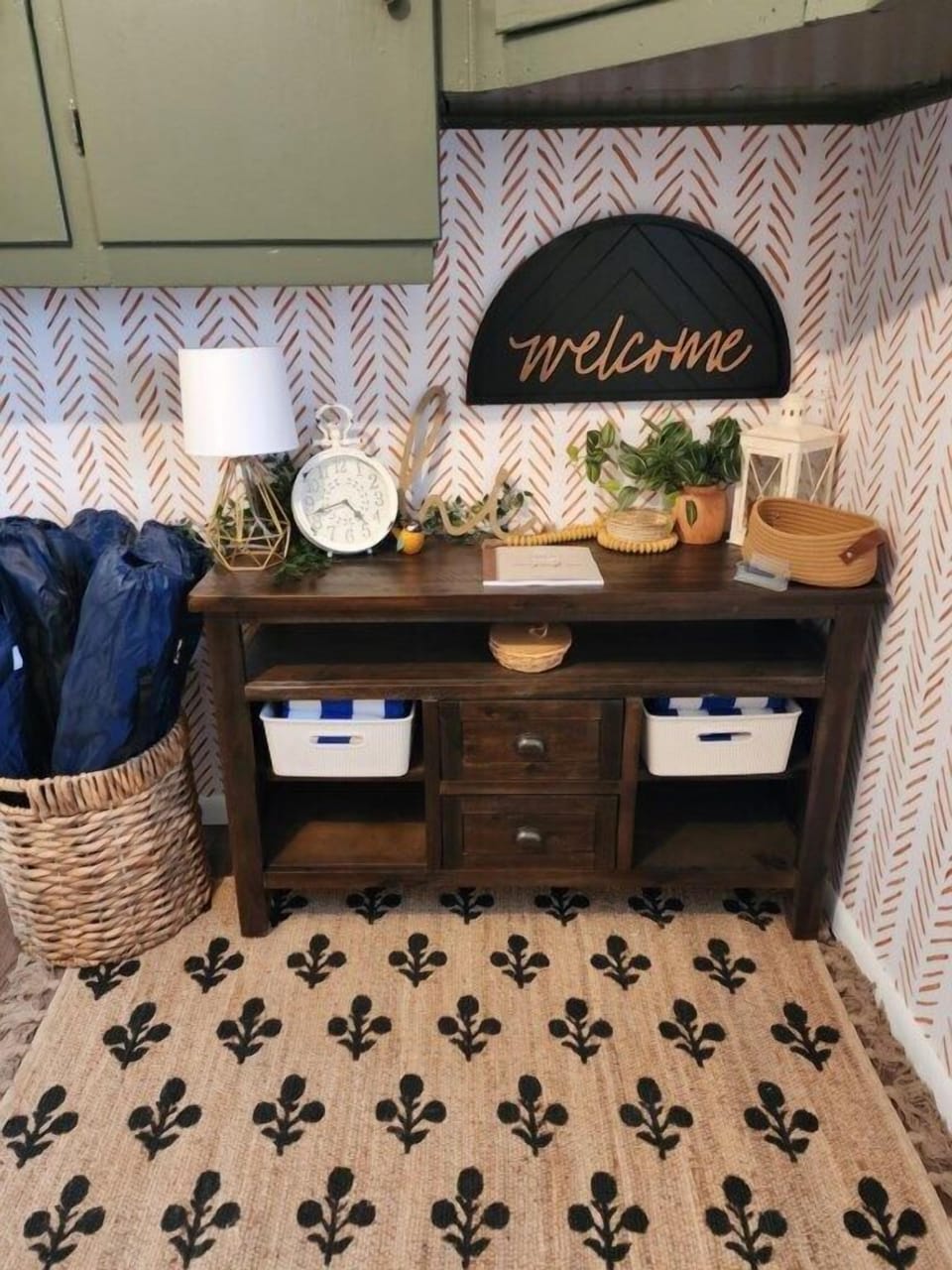 Welcome area in entry/laundry area