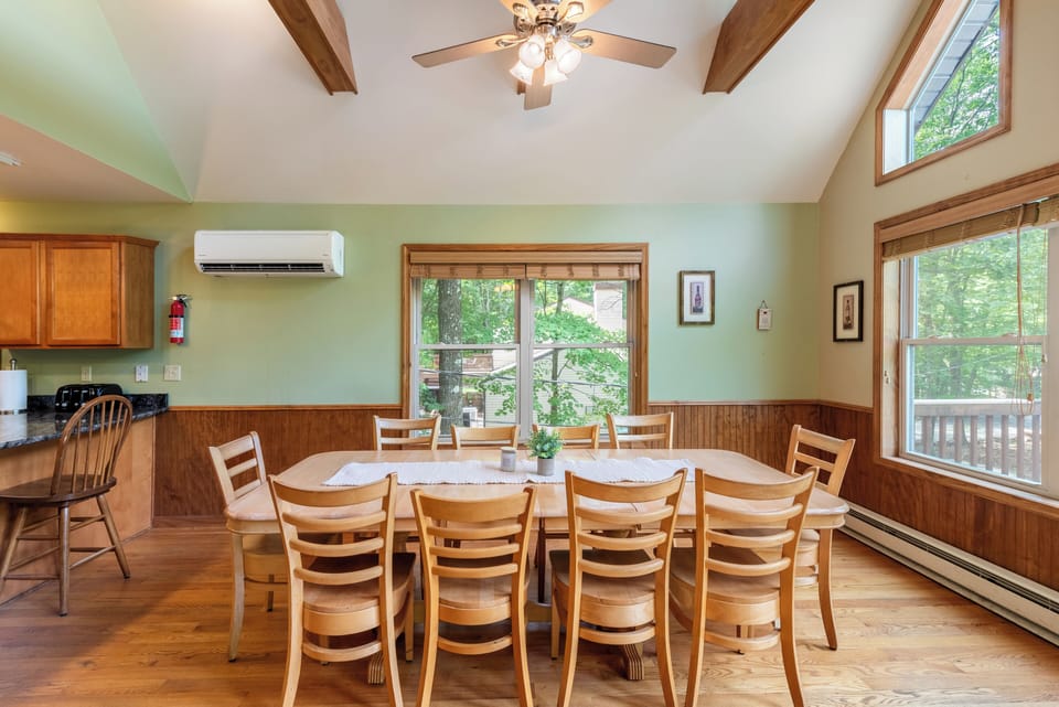 Large dining table perfect for 10!