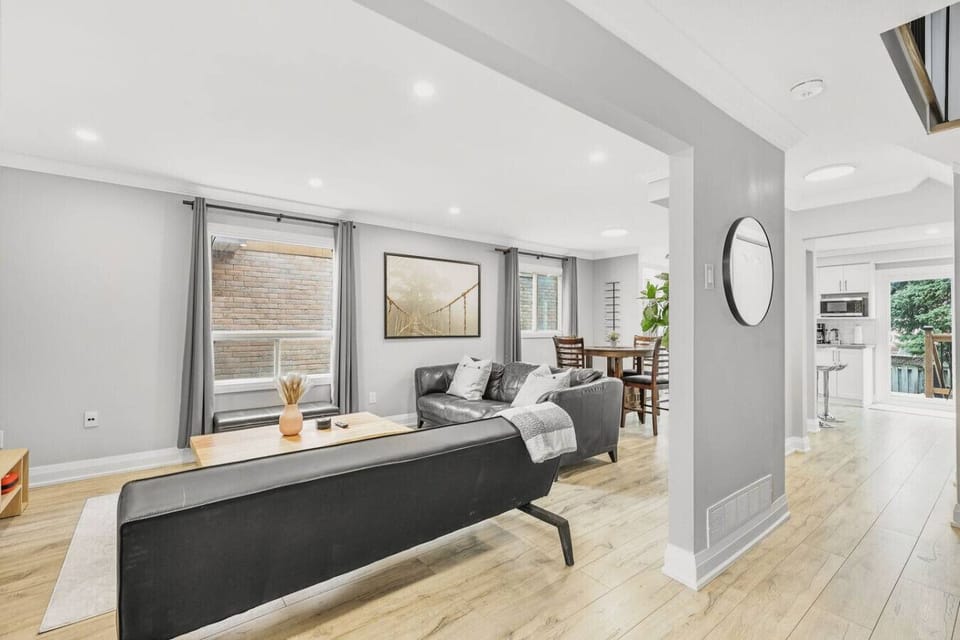 A space designed for unwinding and connecting. The open floor plan brings natural light and an inviting warmth to every corner, from the comfortable living area to the intimate dining space. It`s the perfect backdrop for making new memories.