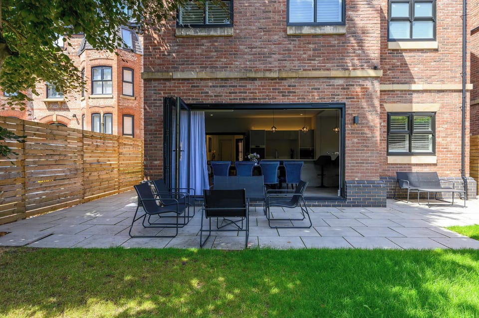 Step outside to your own private garden with ambient lighting for evening drinks under the stars