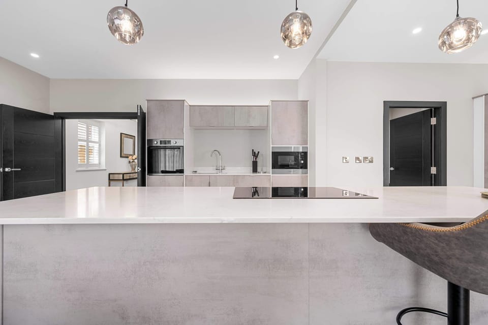 Pull up a stool at the breakfast bar while you cook or grab a morning coffee under the designer pendant lights