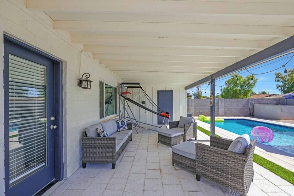 The shaded outdoor patio is fantastic for escaping the sun while still getting to enjoy the beautiful Scottsdale weather! For the competitor in you, challenge your friends to a game of pop-a-shot on the mini basketball hoops!
