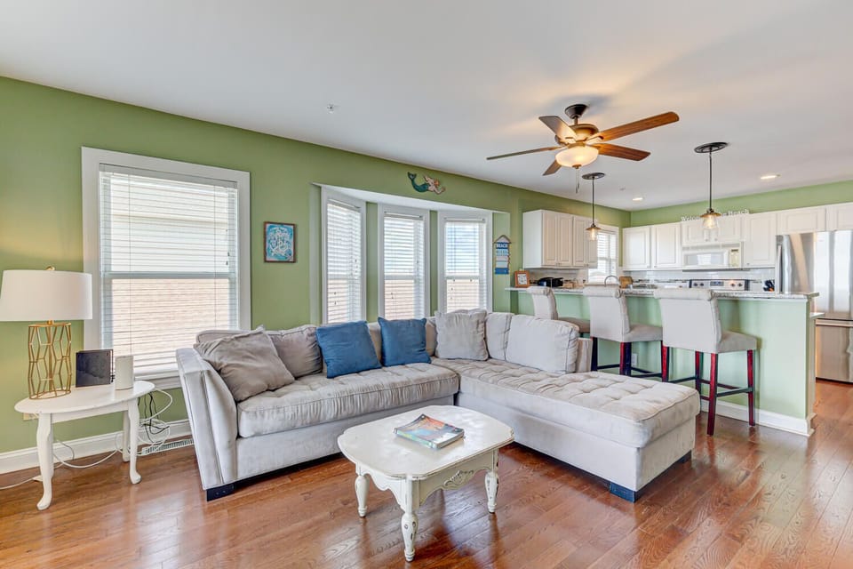 Writers Cove-Living Room
