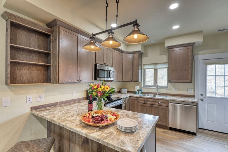Fully equipped kitchen. 