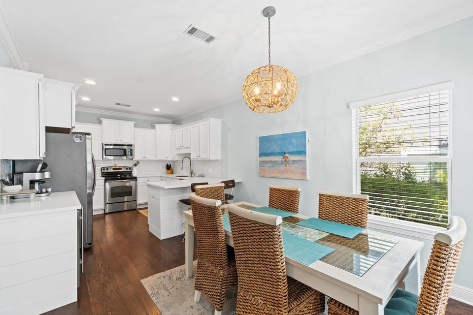 Open spacious dining area