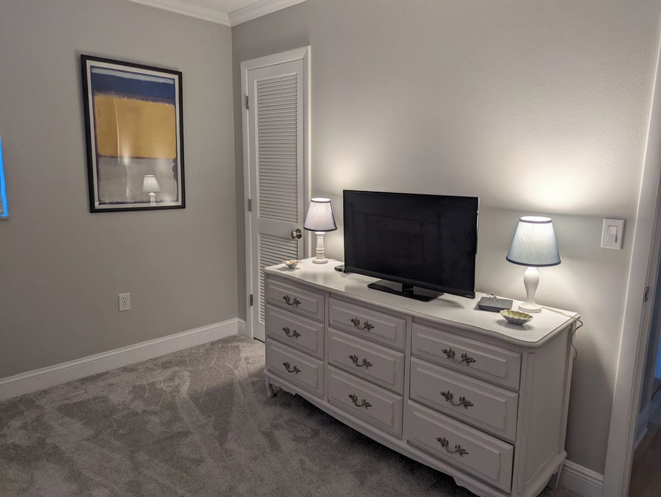 Twin bedroom