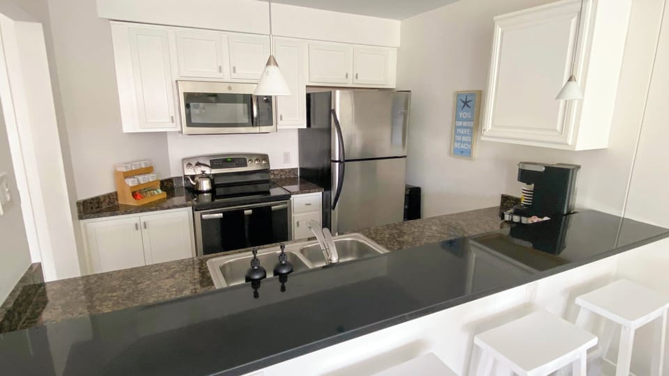 Fully Stocked Kitchen 
