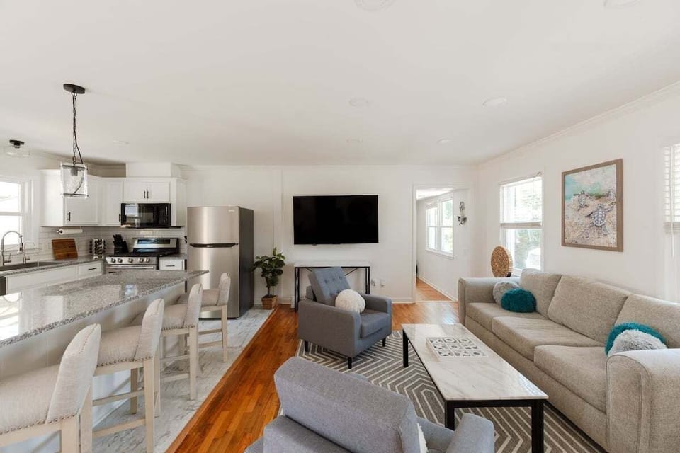 Relax in this inviting living space featuring plush seating, coastal décor, high‑speed Wi‑Fi, and a Smart TV for streaming.