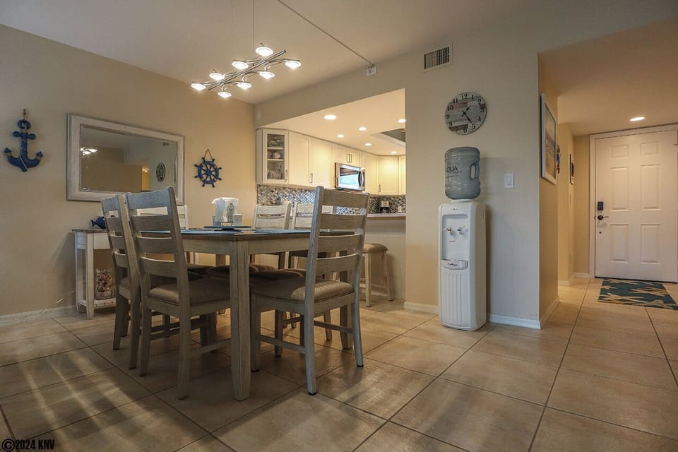 Dining Area has a lovely table for 6