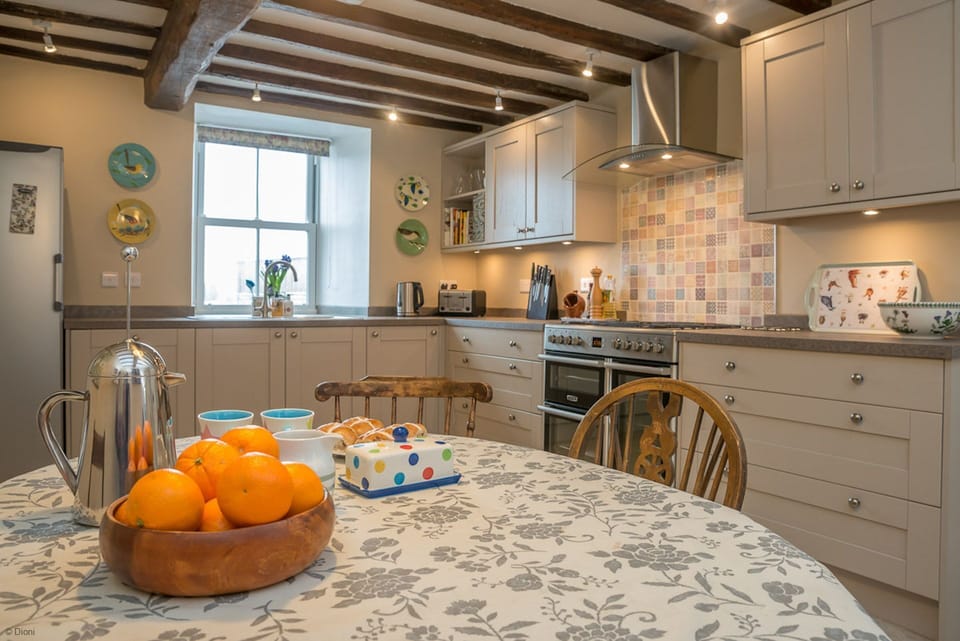 Kitchen with breakfast table