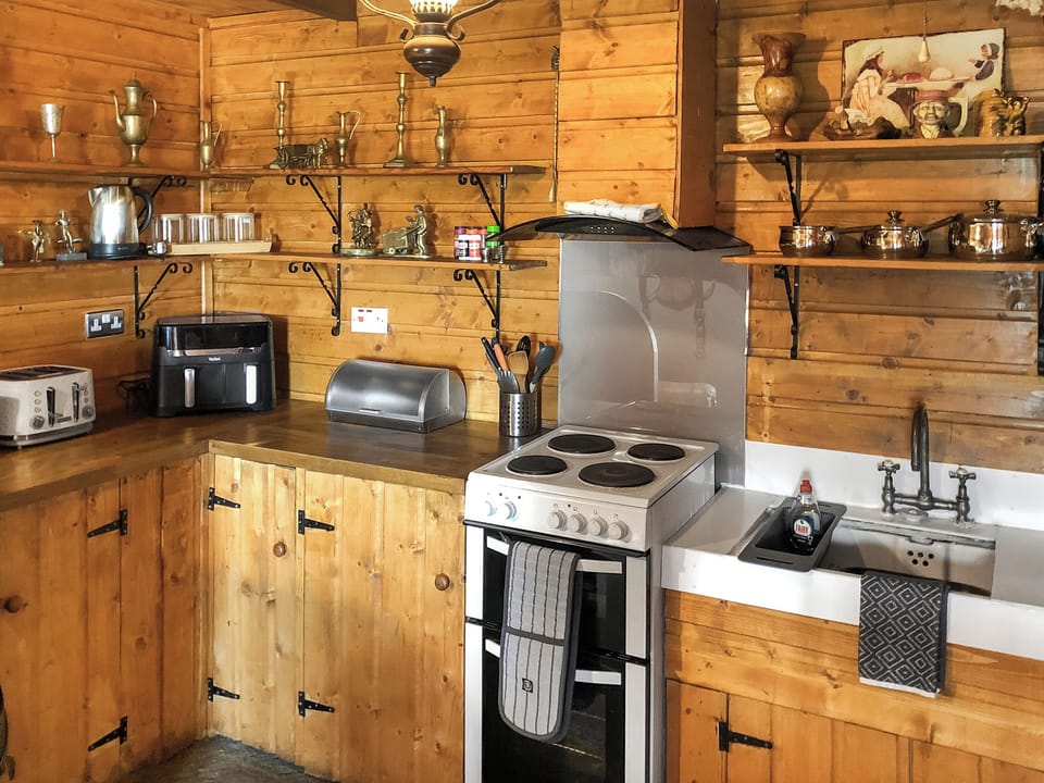 Kitchen | Cow Boy Cabin - Cow Boy Holidays, Glasgow