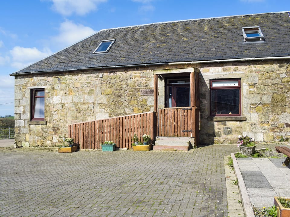 Exterior | Old Barn Cottage - Cow Boy Holidays, Glasgow