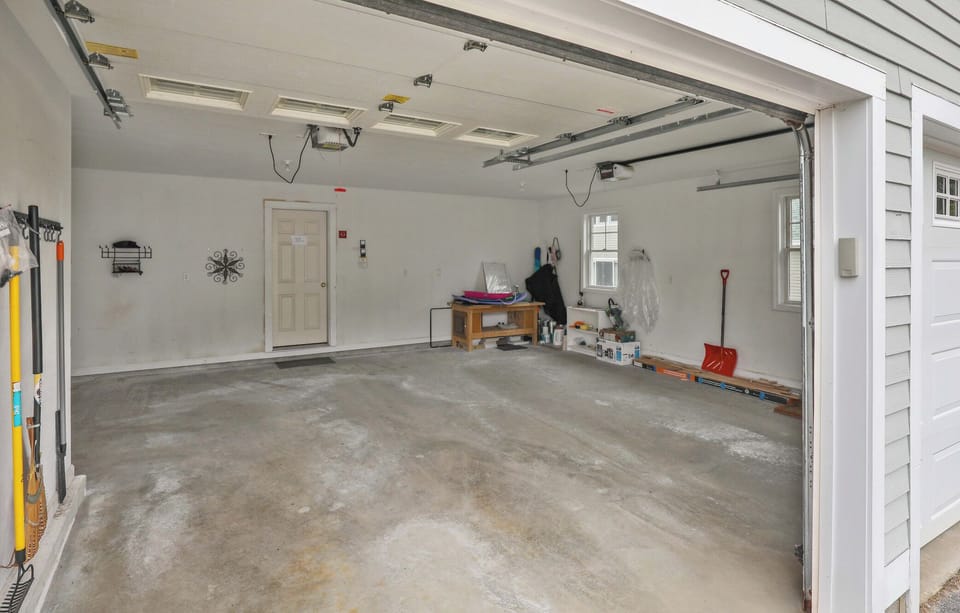 Oversized 2 car garage