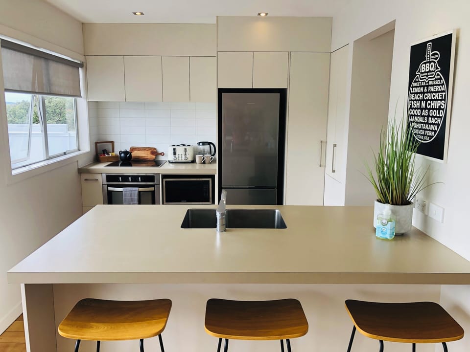 Kitchen bench with barstools
