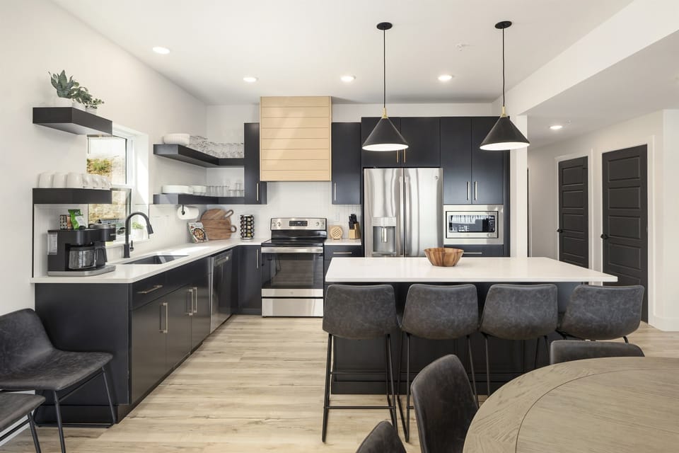 Main Level: Kitchen