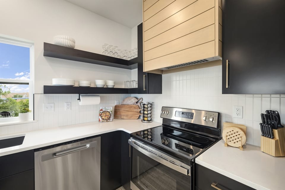 Main Level: Kitchen