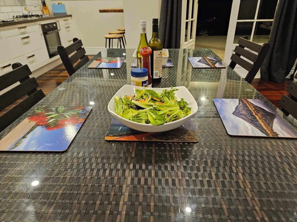Plenty of dining space, you can eat inside or outside, move the table whereever