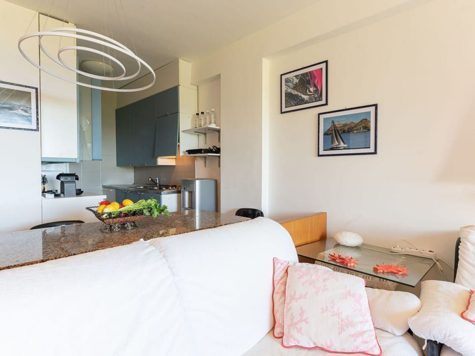 Property, Picture Frame, Cabinetry, Plant, Building, Wood, Comfort, Interior Design, Houseplant, Floor