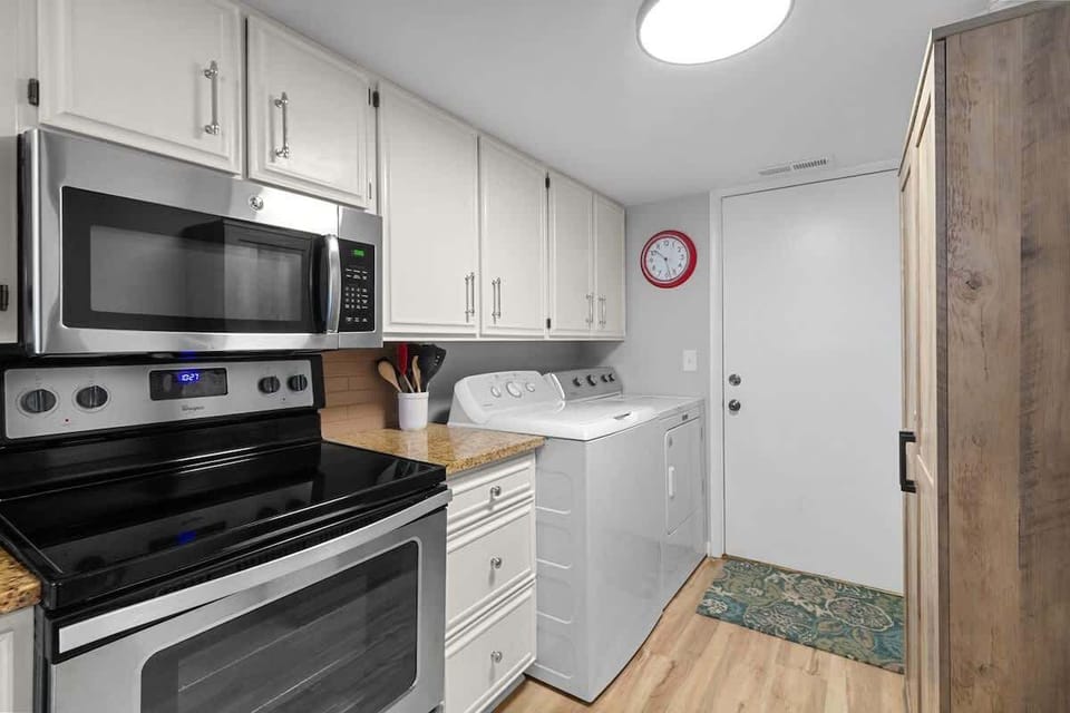 Updated Kitchen with Granite Countertops!
